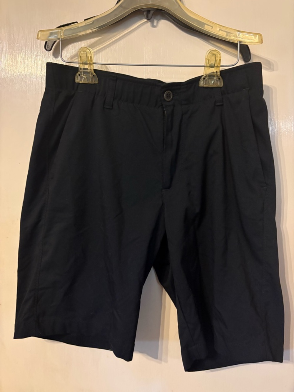 Under Armour Black Flat-Front Men's Shorts Size 32